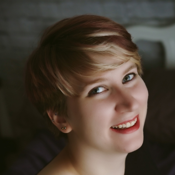 Meet your Posher, Emily - Picture 1 of 1